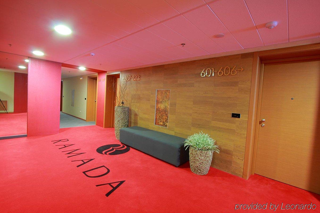 Ramada By Wyndham Oradea Hotel Interior foto